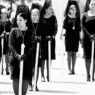 imagen de manolas, mujeres con mantilla en procesión de Semana Santa